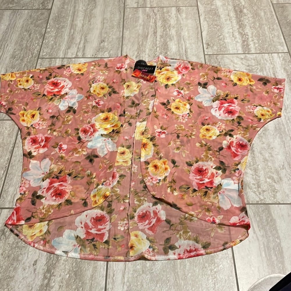 Discreet Juniors Medium floral cover up